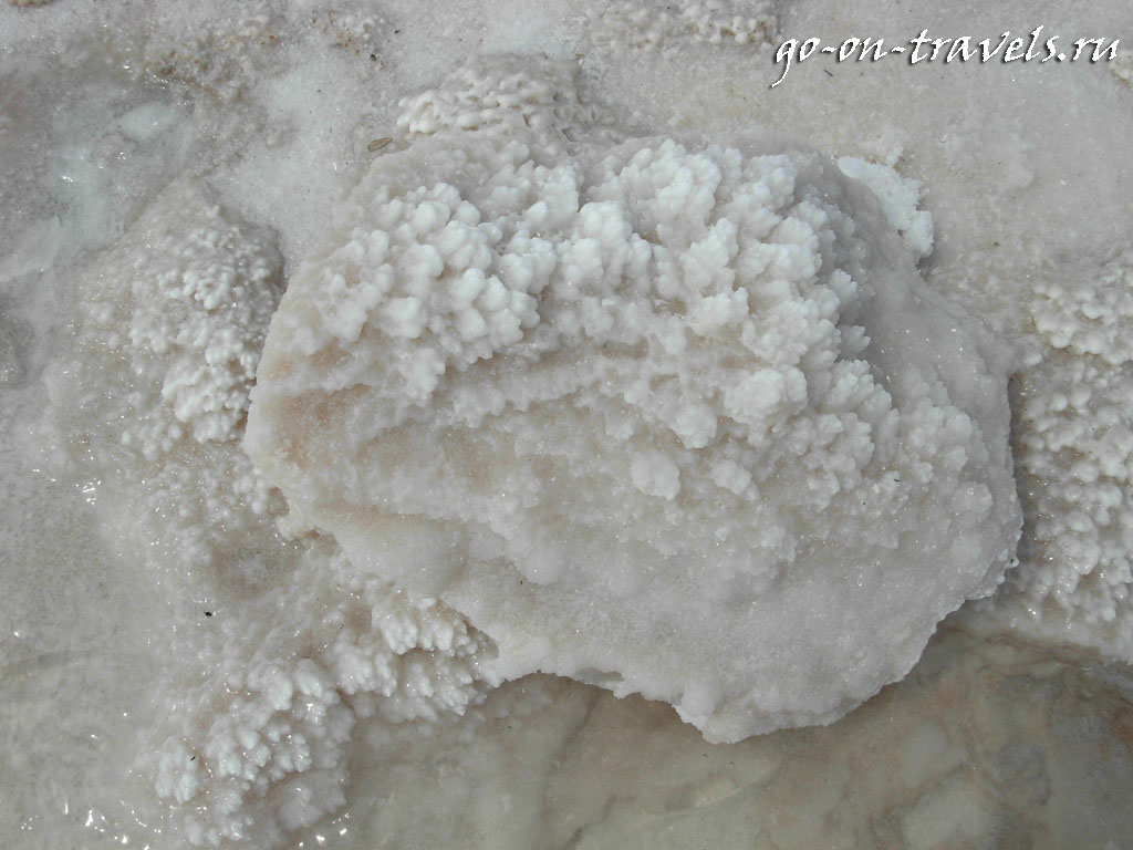 Соль на берегу озера Баскунчак