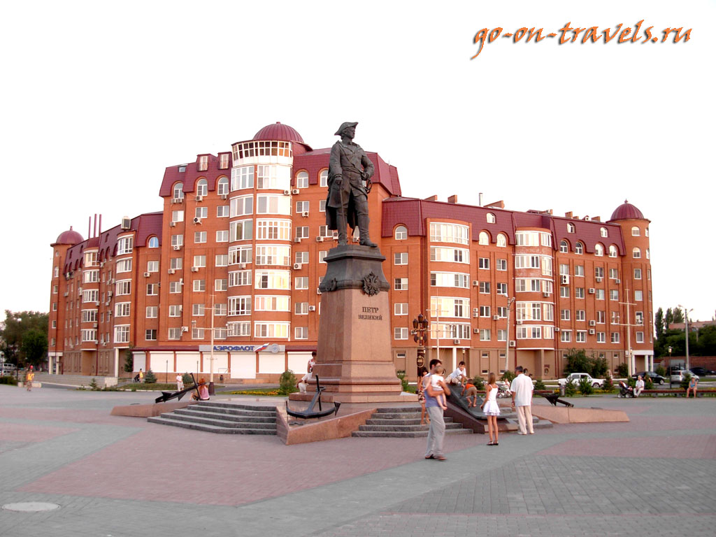 Памятник Петру Первому в Астрахани